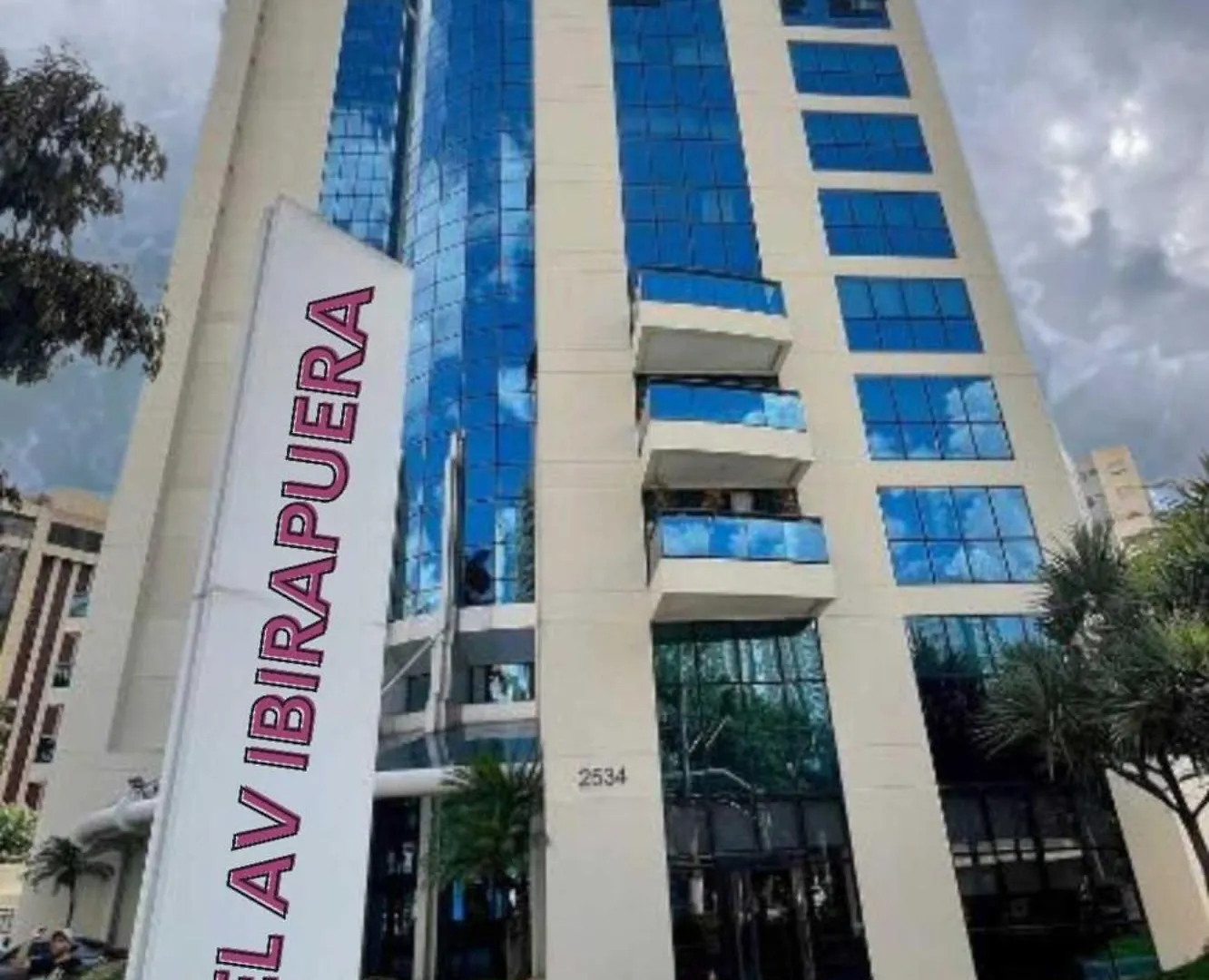 Suite 5 Estrelas Hotel Av Ibirapuera 2534 Piscina 圣保罗